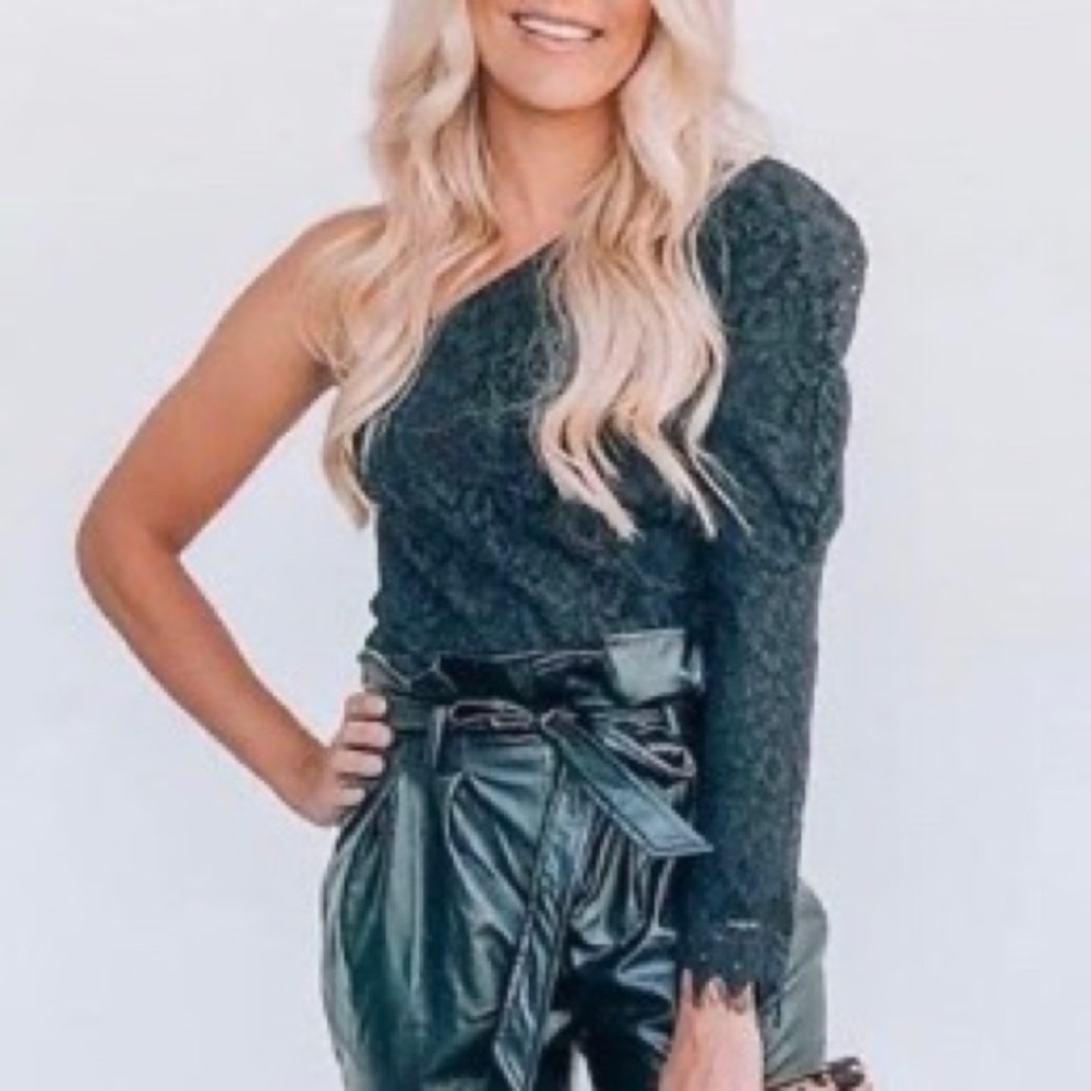 ⭐️ NWT Leyden Asymmetric One Shoulder Lace Top Black Large